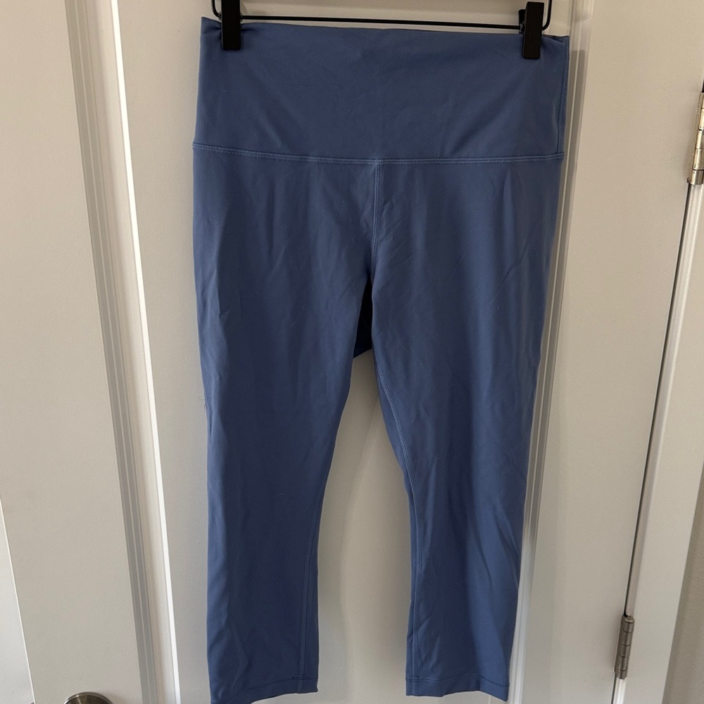 Lululemon women’s cropped leggings